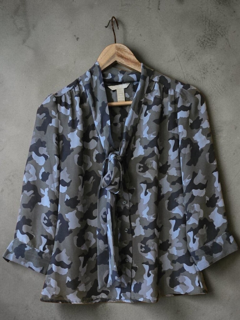 BANANA REPUBLIC Sheer Green Camo 3/4 Sleeve Tie Front Blouse Women's XS